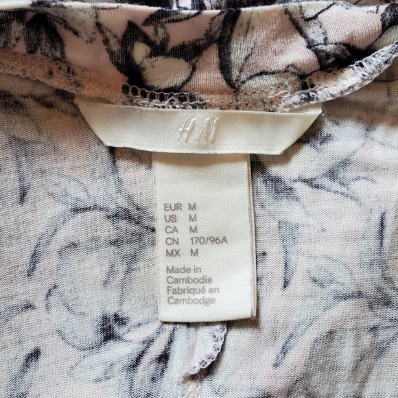 H&M floral flowy t-shirt - Picture 3 of 5